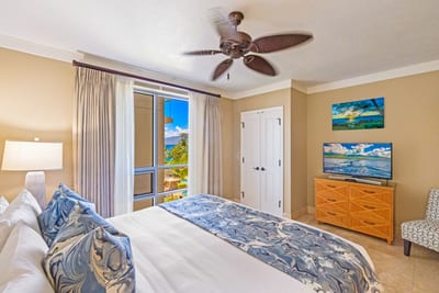 Wake up to soft breezes and sunshine in this airy oasis HKH-409