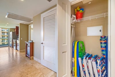 Fully stocked with beach gear so you can head straight to the sand HKH-409