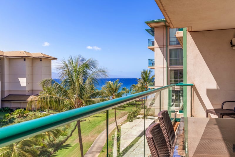 Blue skies, blue waters, and the beach just steps away HKH-412