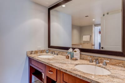 Polished stone countertops and dual sinks for effortless tropical luxury living. HKH-412