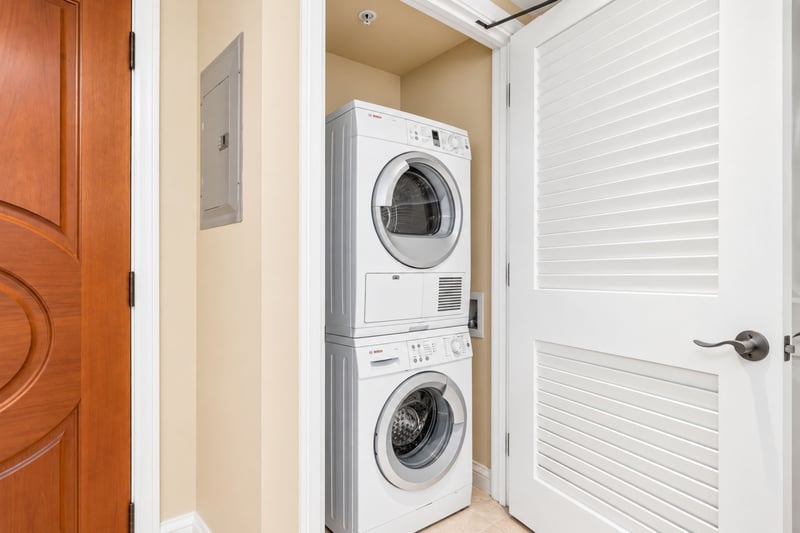 A compact laundry duo with big-time functionality HKH-424