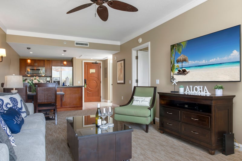 From coffee to cocktails, this room is ready for it all HKH-424