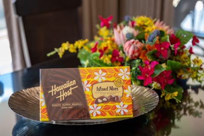 A sweet island welcome awaits with chocolate-covered macadamias and tropical flowers greeting you on arrival. HKH-520