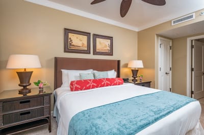 Settle into your King bed with soft lighting, tropical touches, and easy ensuite access for a peaceful and private retreat. HKH-520