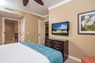 Unwind in bed with a show on the wall-mounted TV or slip into the ensuite bath for a peaceful evening wind-down. HKH-520