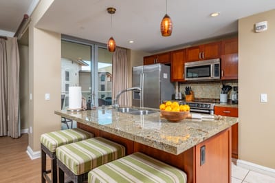 Granite countertops, stainless steel appliances, and island seating make this fully equipped kitchen a welcoming space for prepping tropical breakfasts or cocktails. HKH-520