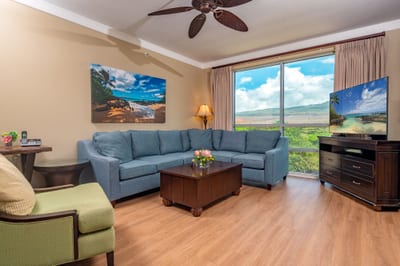 Stretch out on the large sectional and enjoy mountain views or a movie night on the Smart TV, all in the comfort of your open living area. HKH-520