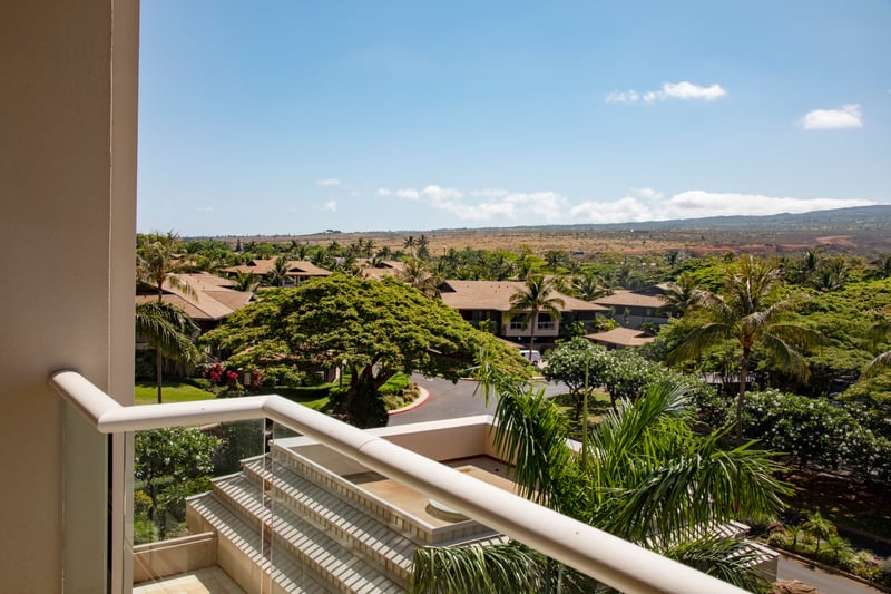 Soak up sun, sky, and scenery without leaving home HKH-524