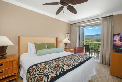Fall in love with your surroundings—and your bedroom HKH-524