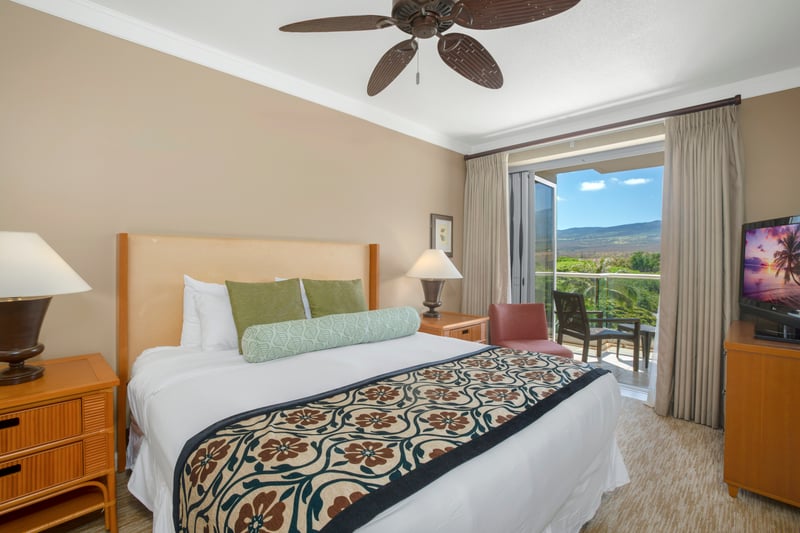 Fall in love with your surroundings—and your bedroom HKH-524