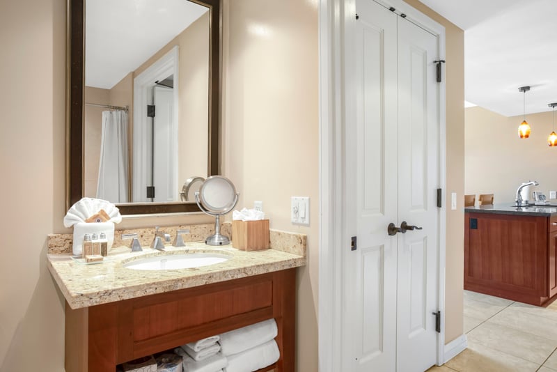 From sunrise prep to evening wind-downs—this bathroom delivers HKH-524