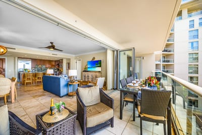 Enjoy long conversations or a quiet read on your balcony, surrounded by Maui’s warm breezes. HKH-529