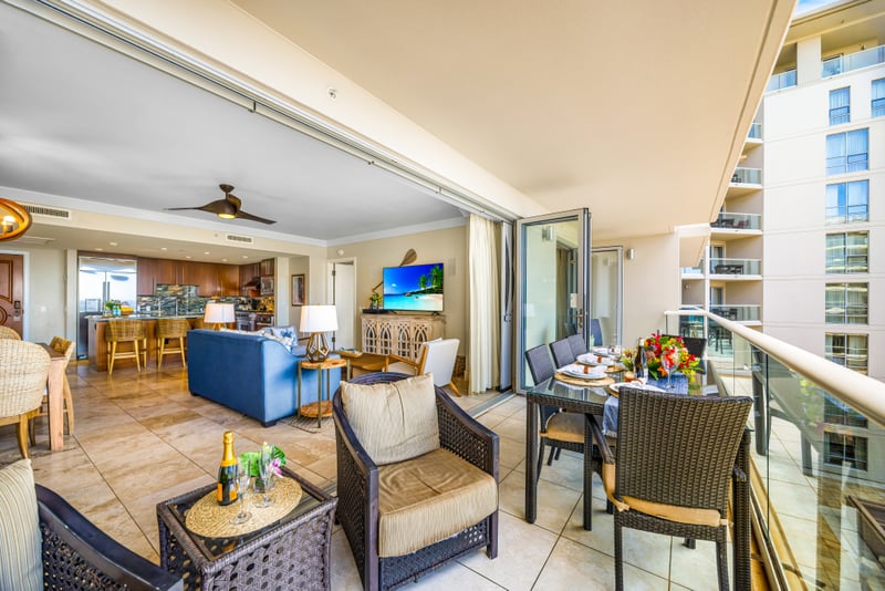 Enjoy long conversations or a quiet read on your balcony, surrounded by Maui’s warm breezes. HKH-529