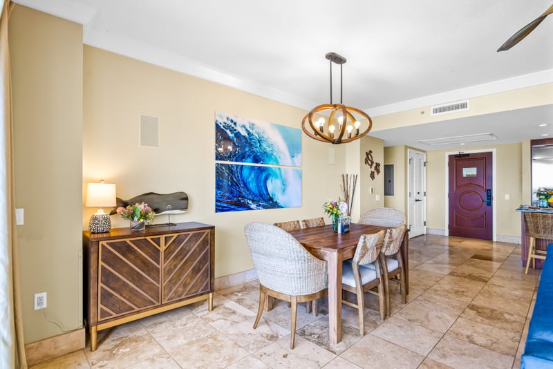 Tucked just off the entry, your dining table for four is a comfortable spot for meals and planning island adventures. HKH-529
