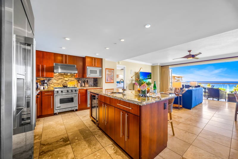 An open layout connects your gourmet kitchen to the balcony, ideal for cooking while staying part of the conversation. HKH-529