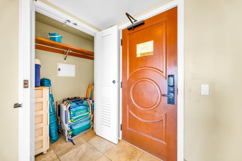 Grab beach gear with ease from your private entry closet, fully stocked for your days on the sand. HKH-529