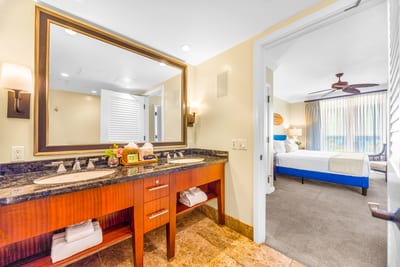 Your en-suite bath opens right into the bedroom, with plenty of space to get ready before heading out for the day. HKH-529