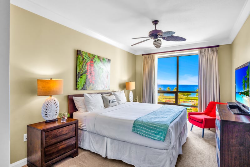 Enjoy ocean peeks from your guest room with a Queen bed, Smart TV, and vibrant island artwork. HKH-529