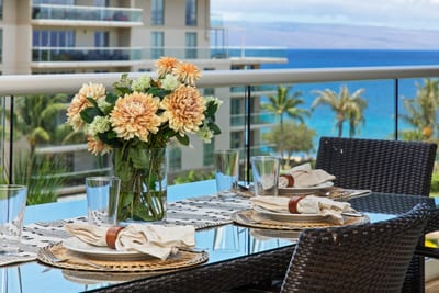 Dine under the open sky with lush views and island air HKH-545