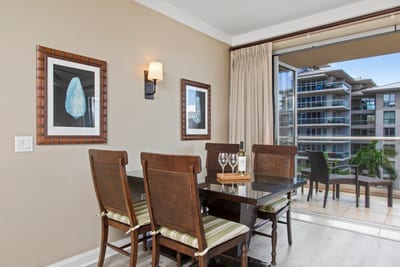 Comfortable living space that’s as stylish as it is welcoming HKH-545