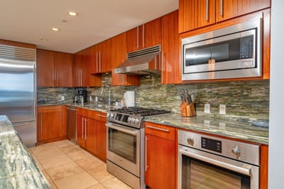 Your chef-ready workspace with professional-grade stainless-steel appliances. HKH-550
