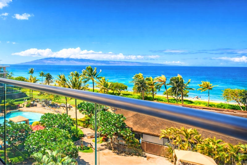 Sweeping fifth-floor views across the inner courtyard, pools, and sparkling Pacific. HKH-550