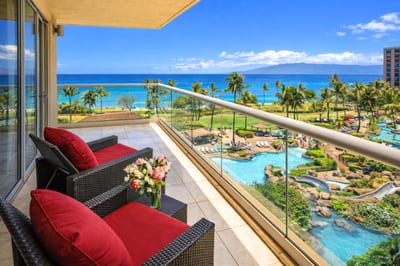 Your private lanai offers front-row views of the resort’s lush tropical landscaping, steps from your Master Bed. HKH-550
