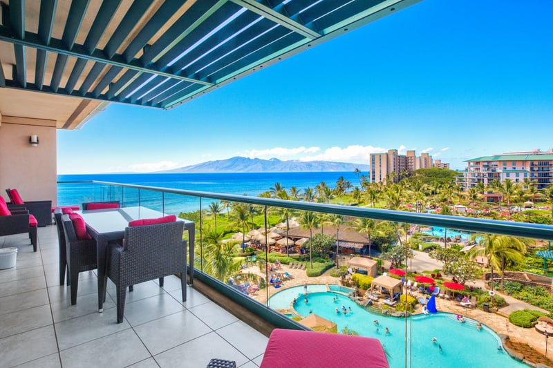Sip cocktails with front-row ocean and sunset views HKH-603