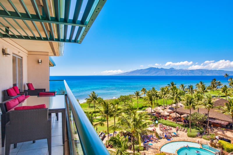 Sip morning coffee on the lanai and map out a day of pool time, beach walks, and island bites HKH-603