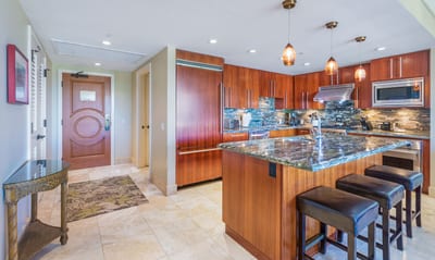 Pancake breakfasts and pupu platters are simple in this chef-friendly kitchen with plenty of prep space HKH-603