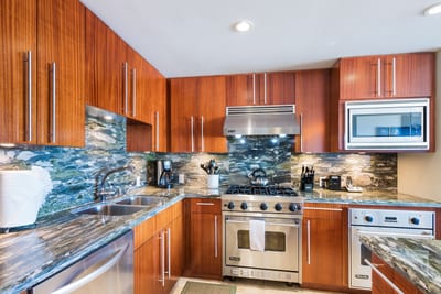 Stock the fridge, blend smoothies, and keep the fun rolling in a kitchen built for easy vacation living HKH-603
