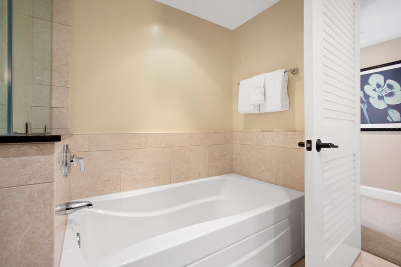 Let your worries melt away in this luxurious soaking tub 