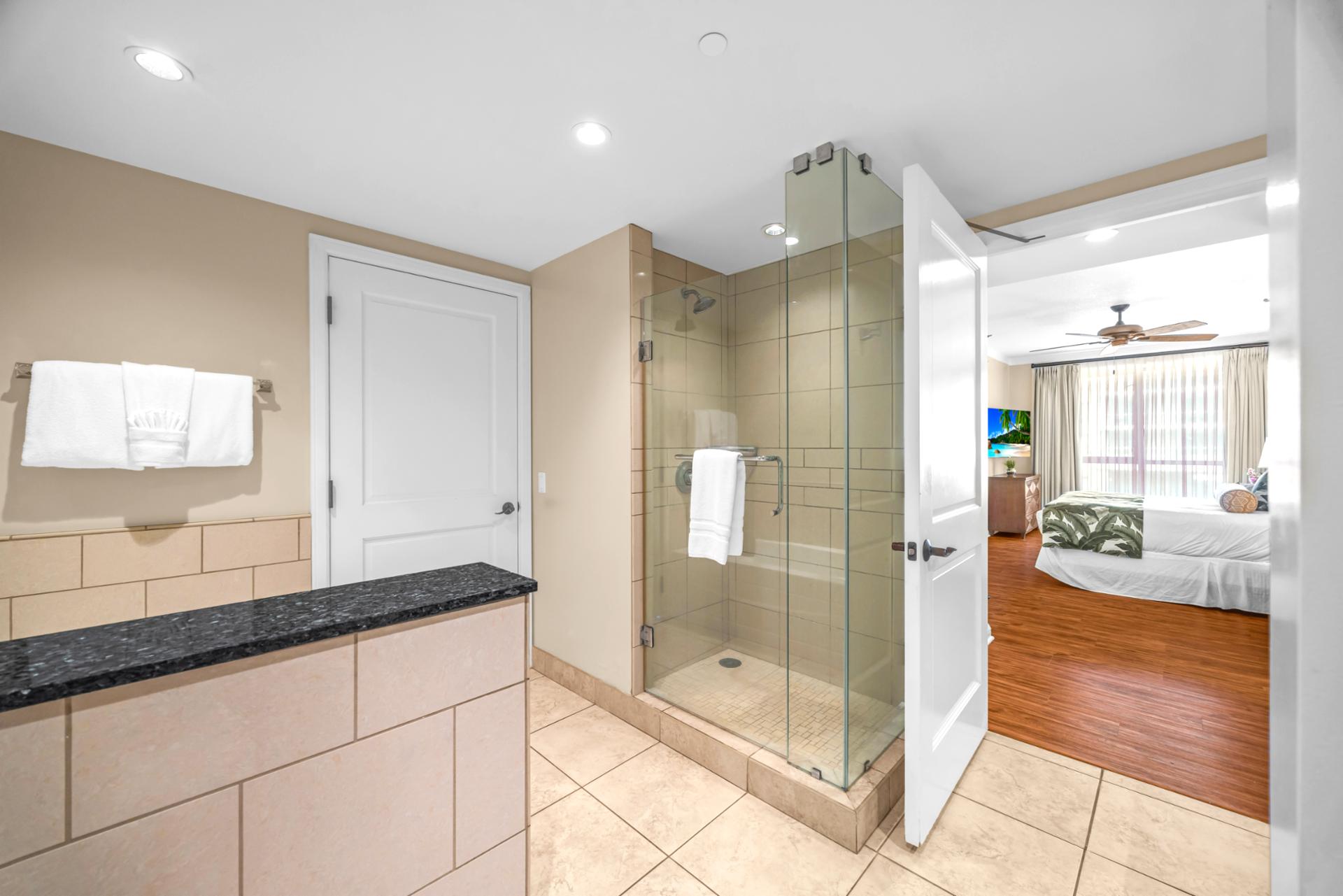 Bright guest bath with modern finishes