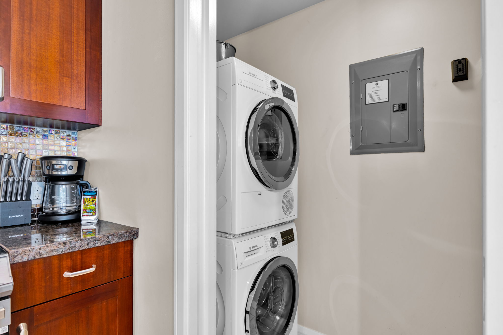 In-unit washer and dryer keep swimsuits and vacation-wear fresh all trip long 