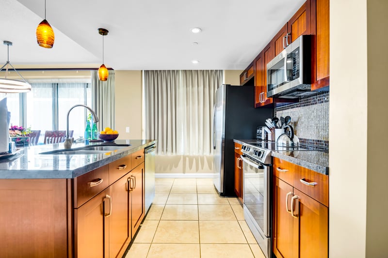 Rinse, chop, and serve with a full-size sink and ample workspace, perfect for casual meals before heading to the beach.