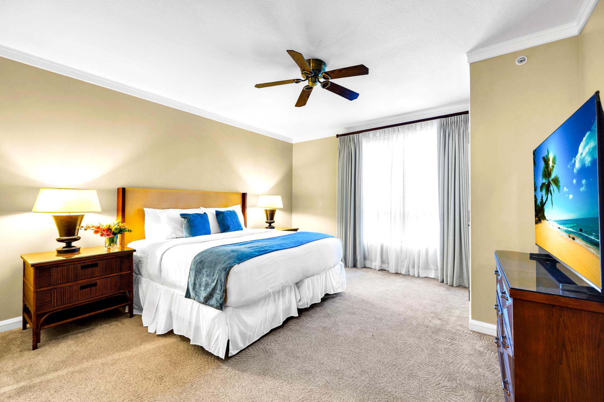 Unwind in the guest room with a King bed and ceiling fan, a cool retreat after sun, saltwater, and resort time.