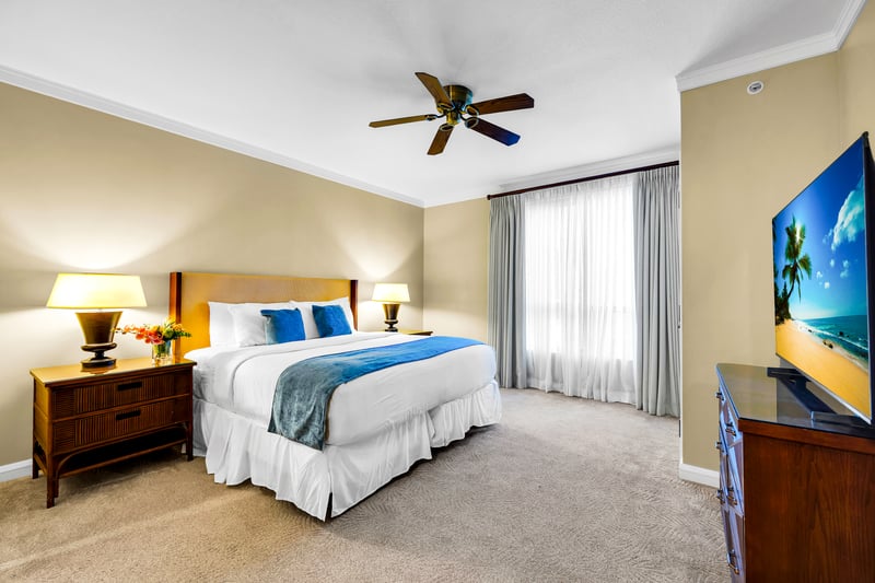 Unwind in the guest room with a King bed and ceiling fan, a cool retreat after sun, saltwater, and resort time.