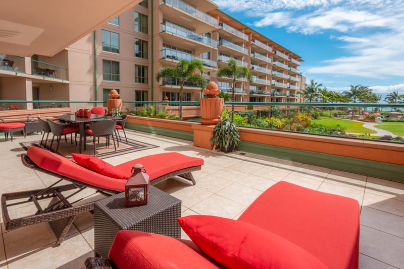 Relax in vibrant loungers with tropical views and ocean air. HKK-225