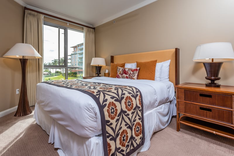 Reverse angle showing LARGE layout complete with ocean breezes! HKK-225