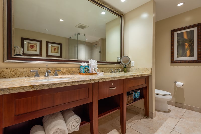 Large storage space - perfect for families and luxury amenities! HKK-225
