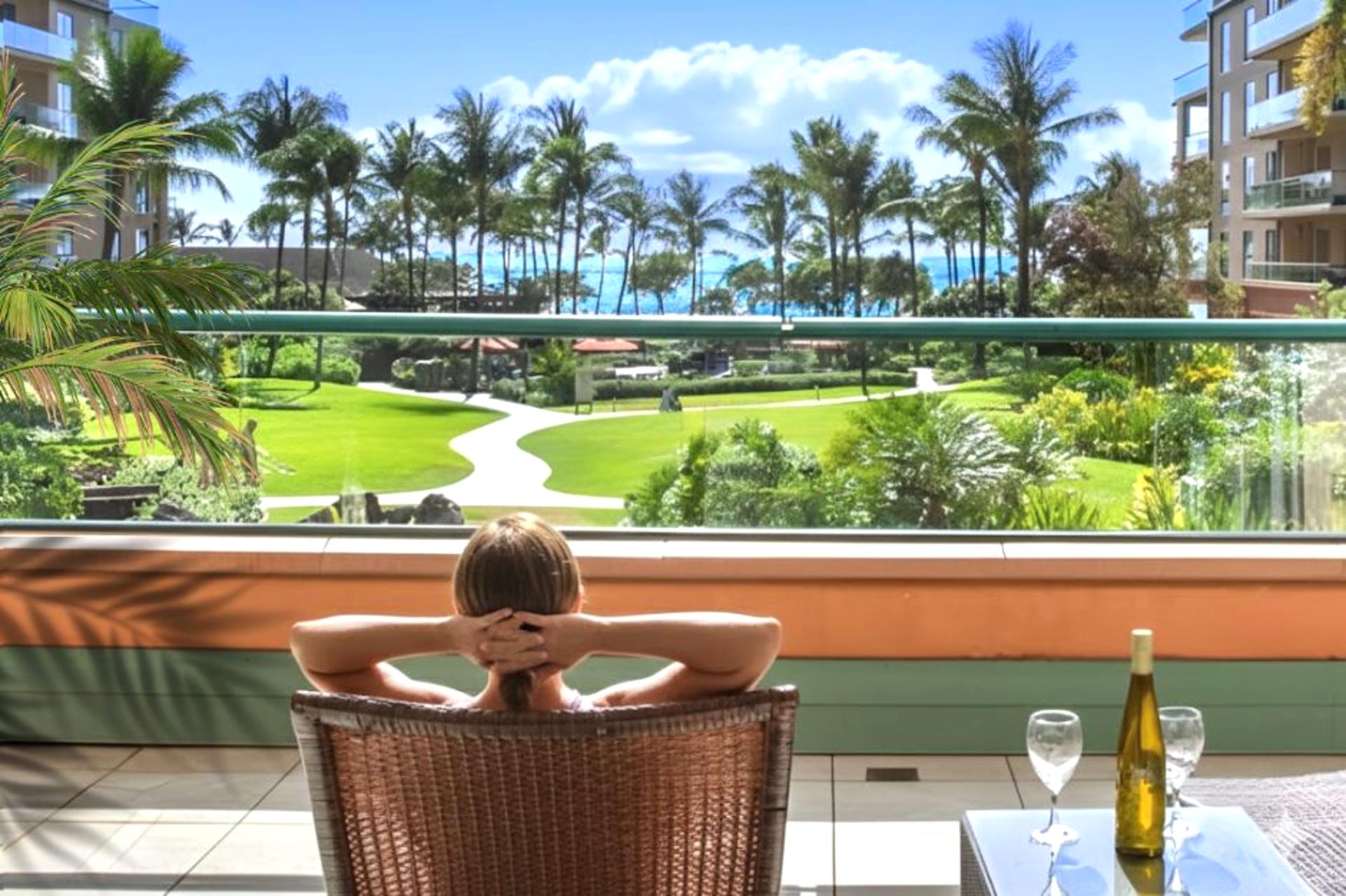 Sunny mornings, palm views, wine pours—relaxation starts right here.