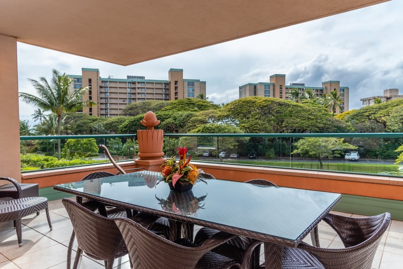 Elegant lanai dining with lush garden views and modern charm HKK-234