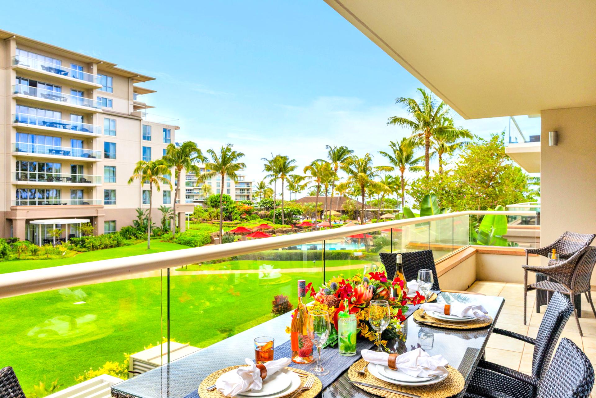 Dine al fresco with palm trees as your backdrop HKK-245