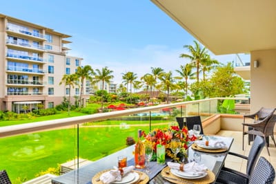 Dine al fresco with palm trees as your backdrop