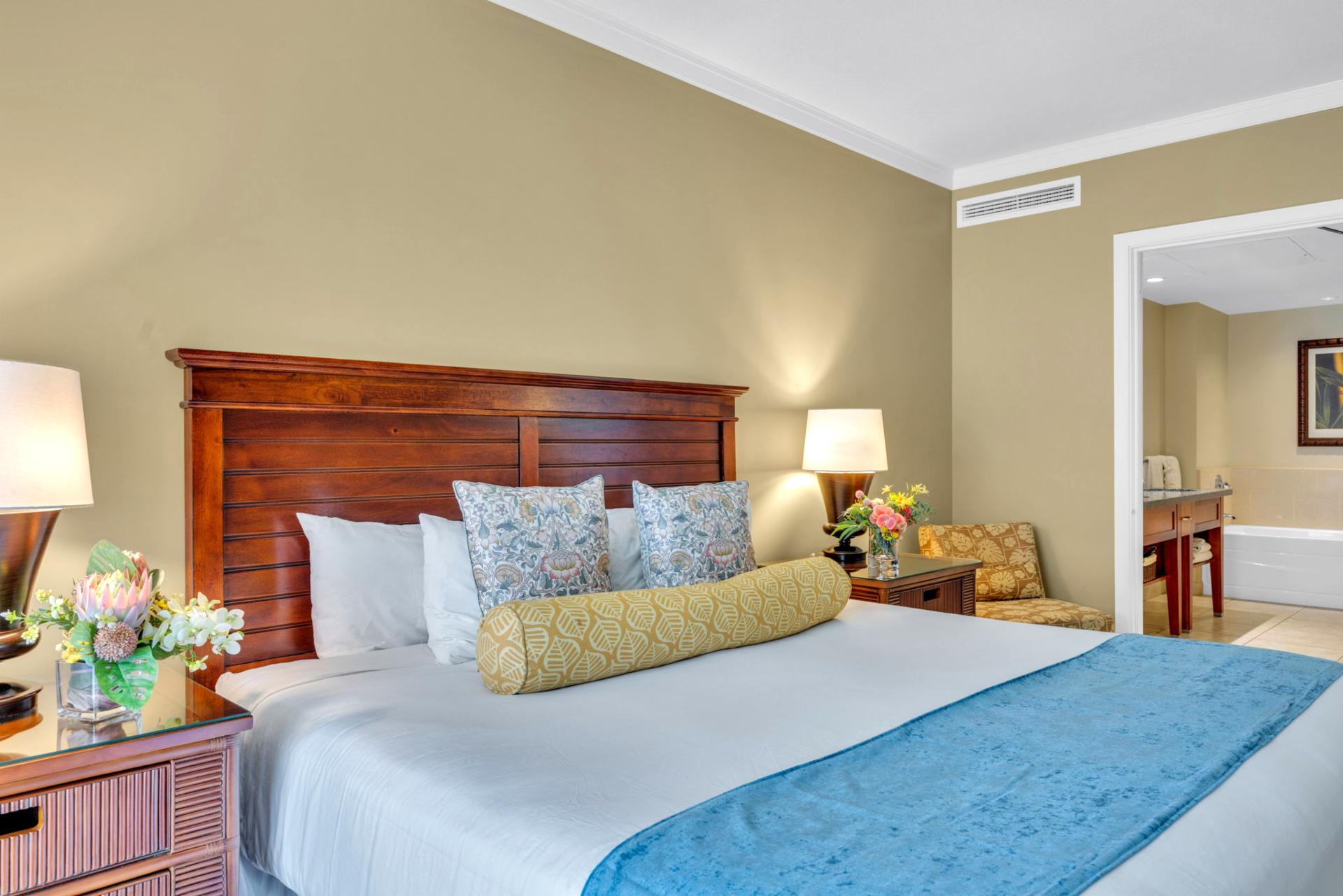 Sink into the king bed and drift off to ocean breezes HKK-245