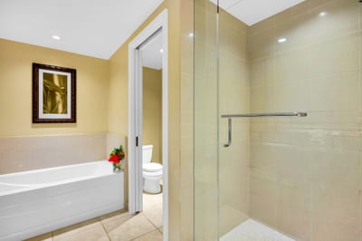 Clean and stylish guest bath perfect for vacation ease