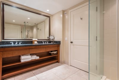 Custom marble counter tops with dual sinks - perfect for families! HKK-424