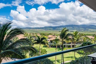 Take in sweeping views of lush tropical grounds and majestic West Maui mountains from your private, breezy lanai HKK-424