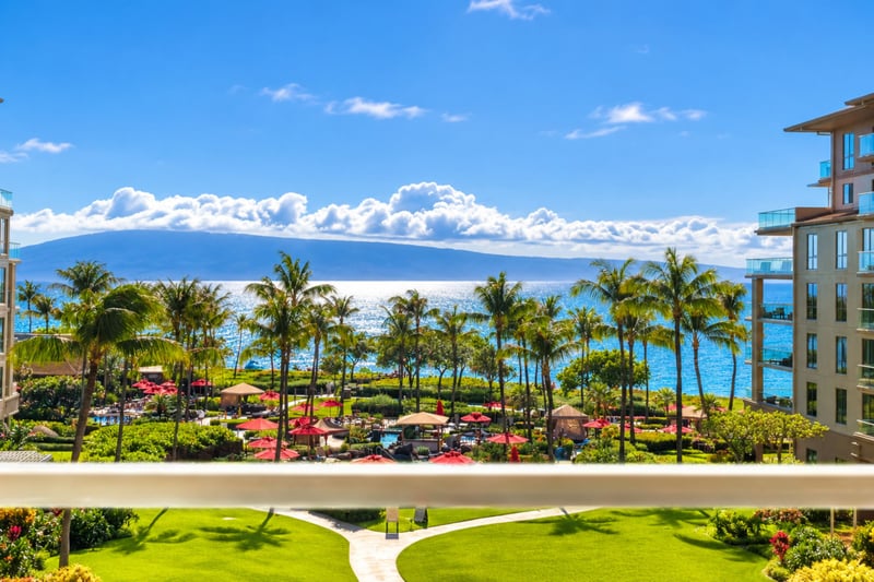Look out over palm trees, manicured resort gardens and the blue Pacific from your fourth floor lanai.