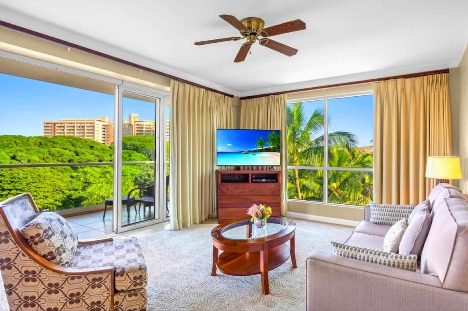 Relax in a bright living space with soothing island views HKK-434